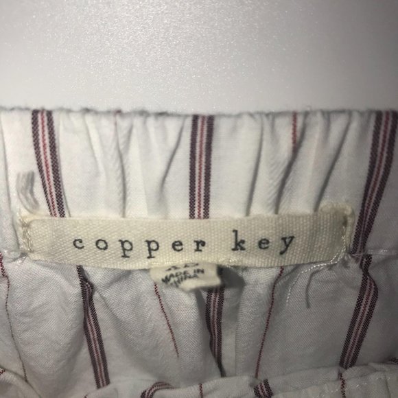 COPPER KEY XS OFF SHOULDER CROP SHIRT - Picture 4 of 5